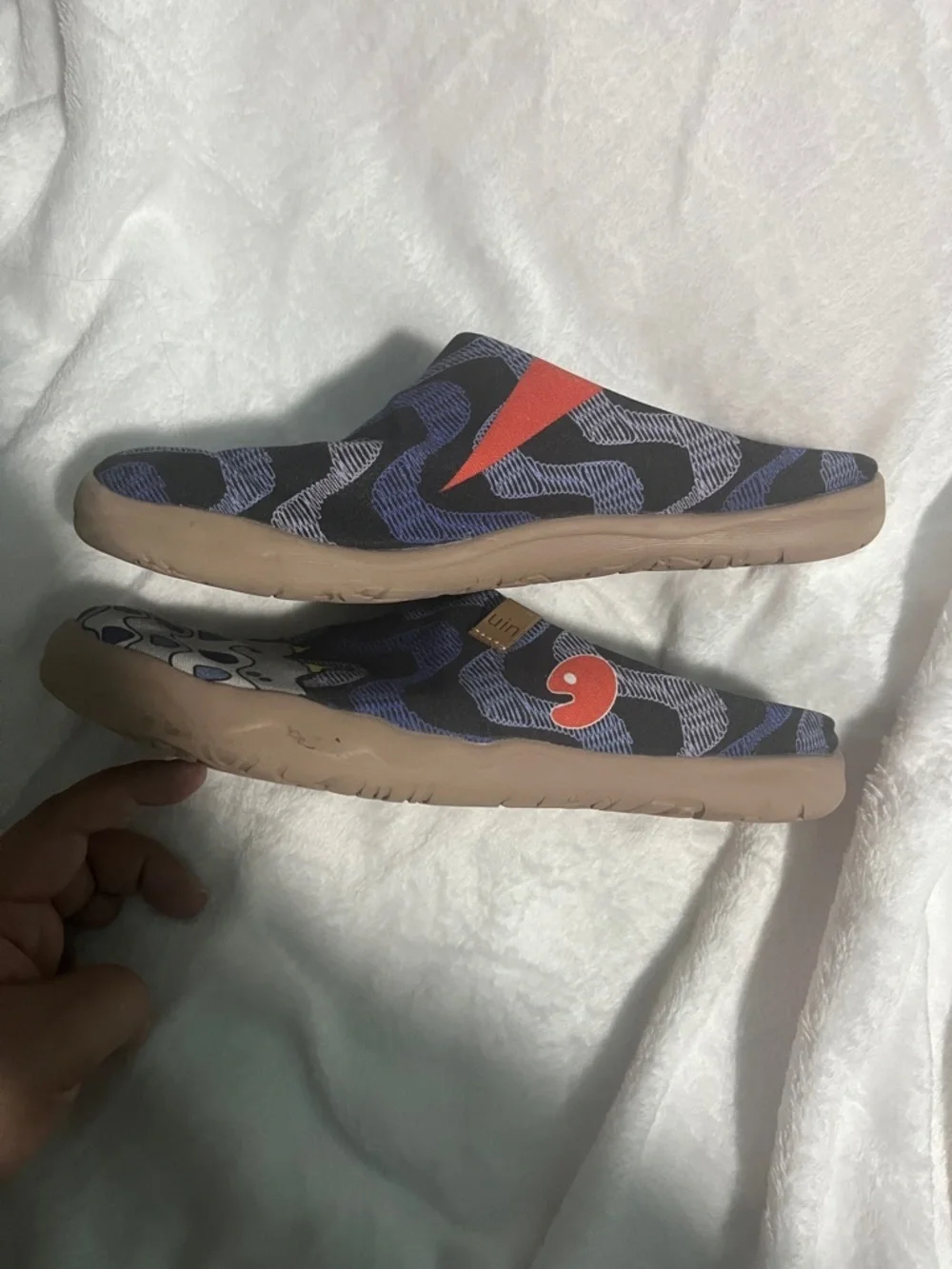 UIN Men’s La Pedrera Canvas Graphic Slip-On Shoes